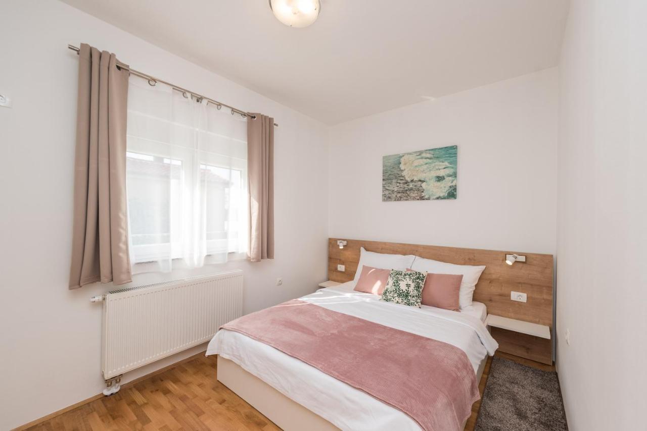 Villa Petra S Bazenom, Rostiljem I Parkingom Zadar Exterior foto
