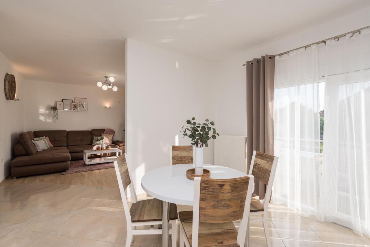 Villa Petra S Bazenom, Rostiljem I Parkingom Zadar Exterior foto