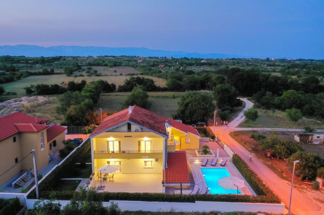 Villa Petra S Bazenom, Rostiljem I Parkingom Zadar Exterior foto