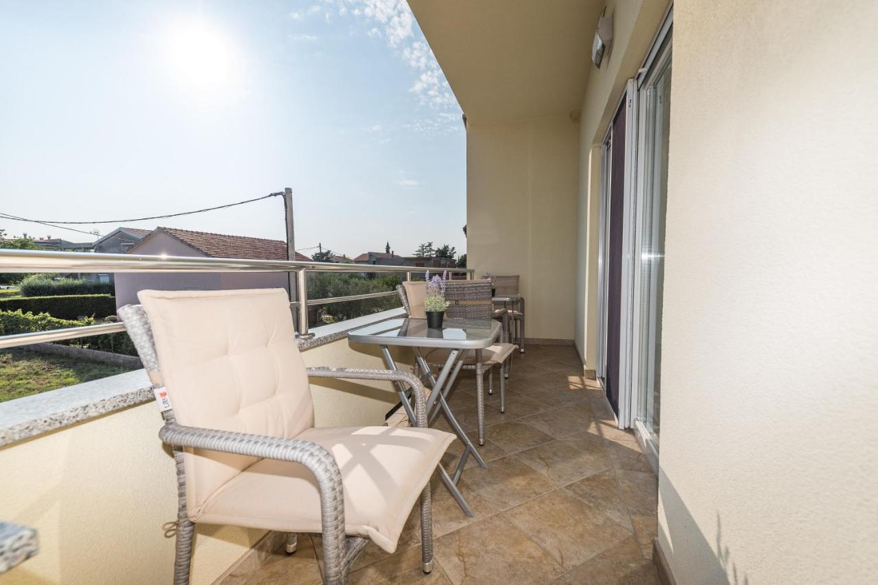 Villa Petra S Bazenom, Rostiljem I Parkingom Zadar Exterior foto